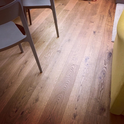 plancia di parquet rovere tinto, abitazione privata Piacenza